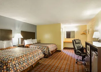 Econo Lodge Woodstock - Shenandoah Valley I-81 hotel thumbnail 6
