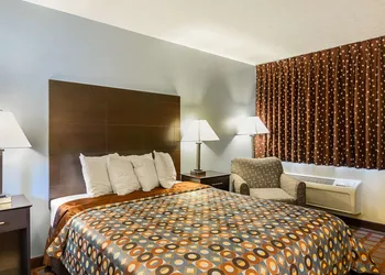 Econo Lodge Woodstock - Shenandoah Valley I-81 hotel thumbnail 8