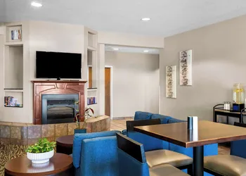 Comfort Inn & Suites Riverton hotel thumbnail 3