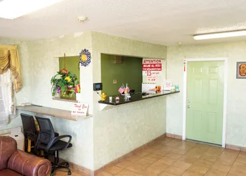 Colonial Inn hotel thumbnail 2