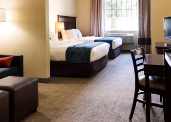Comfort Suites Lake Geneva East hotel thumbnail 6