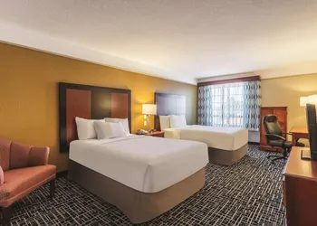 La Quinta Inn & Suites by Wyndham Deming hotel thumbnail 4