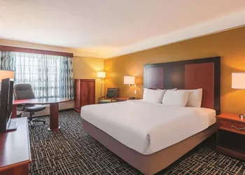 La Quinta Inn & Suites by Wyndham Deming hotel thumbnail 6