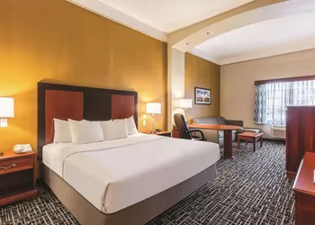La Quinta Inn & Suites by Wyndham Deming hotel thumbnail 7