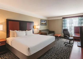 La Quinta Inn & Suites by Wyndham Deming hotel thumbnail 8