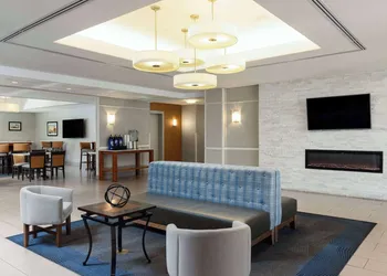 La Quinta Inn & Suites by Wyndham Bakersfield North hotel thumbnail 2