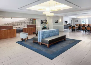 La Quinta Inn & Suites by Wyndham Bakersfield North hotel thumbnail 4