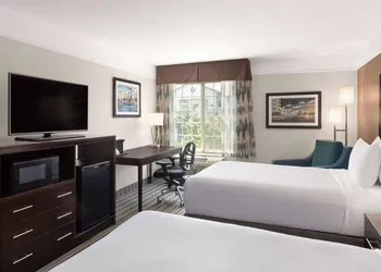 La Quinta Inn & Suites by Wyndham Bakersfield North hotel thumbnail 5