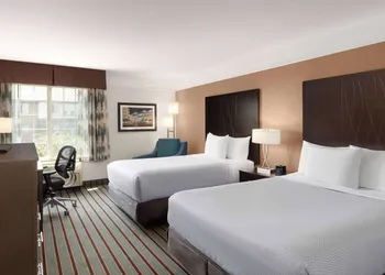 La Quinta Inn & Suites by Wyndham Bakersfield North hotel thumbnail 6