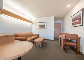 Microtel Inn & Suites by Wyndham Altus hotel thumbnail 6