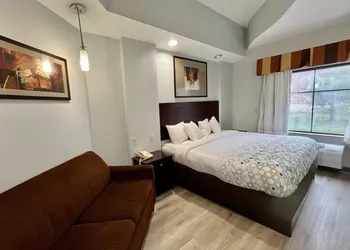 HomeTowne Studios & Suites By Red Roof Washington hotel thumbnail 5