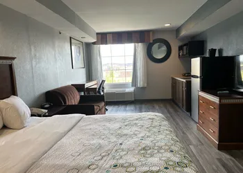 HomeTowne Studios & Suites By Red Roof Washington hotel thumbnail 6
