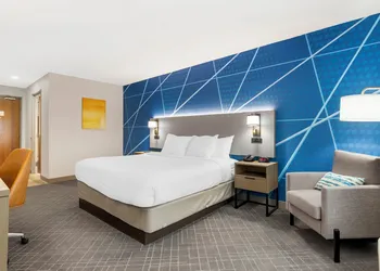 Comfort Inn & Suites hotel thumbnail 5