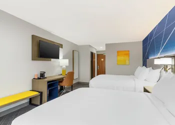 Comfort Inn & Suites hotel thumbnail 6