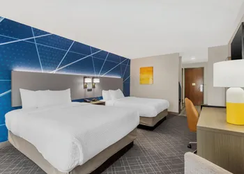 Comfort Inn & Suites hotel thumbnail 8