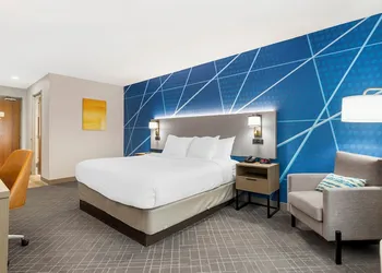 Comfort Inn & Suites hotel thumbnail 5