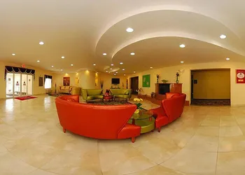 Quality Suites Stratford hotel thumbnail 2