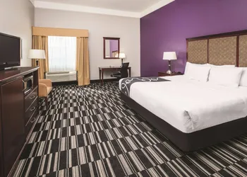 Baymont by Wyndham Dallas South-DeSoto hotel thumbnail 3