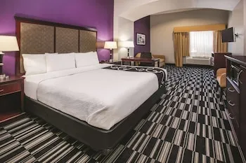 Baymont by Wyndham Dallas South-DeSoto hotel thumbnail 5