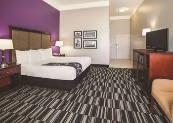 Baymont by Wyndham Dallas South-DeSoto hotel thumbnail 6