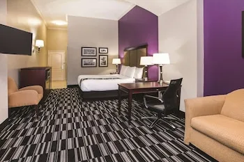 Baymont by Wyndham Dallas South-DeSoto hotel thumbnail 8