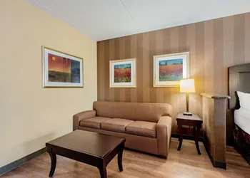 La Quinta Inn & Suites by Wyndham Bel Air/I-95 Exit 77A hotel thumbnail 6