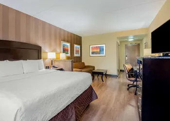 La Quinta Inn & Suites by Wyndham Bel Air/I-95 Exit 77A hotel thumbnail 7