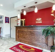 Econo Lodge Lawrence near University hotel detail image 4