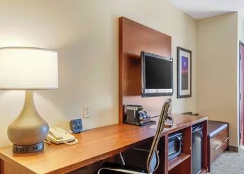Comfort Suites Glendale - State Farm Stadium Area hotel thumbnail 7