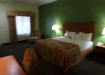 Baymont by Wyndham Pearsall hotel thumbnail 6