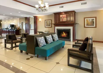 La Quinta Inn & Suites by Wyndham Lindale hotel thumbnail 2