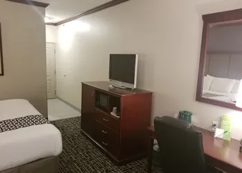 La Quinta Inn & Suites by Wyndham Lindale hotel thumbnail 6