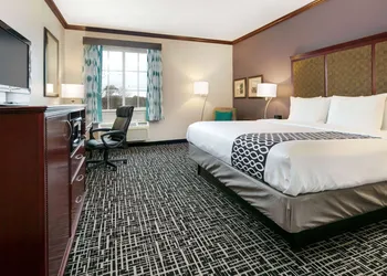 La Quinta Inn & Suites by Wyndham Lindale hotel thumbnail 7
