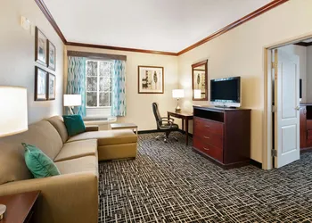 La Quinta Inn & Suites by Wyndham Lindale hotel thumbnail 8