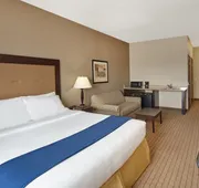 Holiday Inn Express Hotel & Suites Madison-Verona by IHG hotel detail image 7