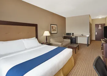 Holiday Inn Express Hotel & Suites Madison-Verona by IHG hotel thumbnail 7