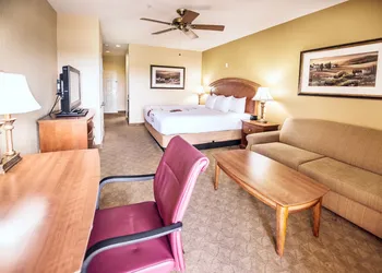 La Quinta Inn & Suites by Wyndham Marble Falls hotel thumbnail 6
