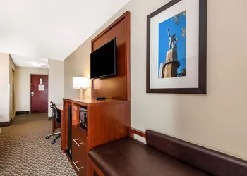 Comfort Suites Tuscaloosa near University hotel thumbnail 8