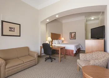 Baymont by Wyndham Brenham hotel thumbnail 6