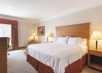 Baymont by Wyndham Brenham hotel thumbnail 8