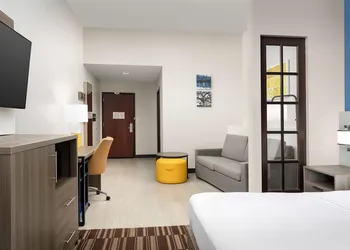 Comfort Suites Lake City hotel thumbnail 8