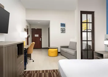Comfort Suites Lake City hotel thumbnail 8