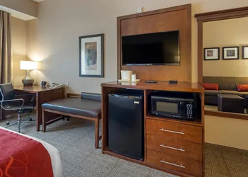 Comfort Suites Anchorage International Airport hotel thumbnail 8