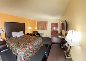 Americas Best Value Inn Chanute hotel thumbnail 5