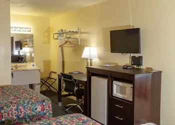 Americas Best Value Inn Chanute hotel thumbnail 7
