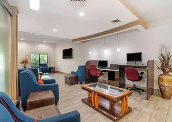 Comfort Suites At WestGate Mall hotel thumbnail 2