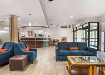 Comfort Suites At WestGate Mall hotel thumbnail 3