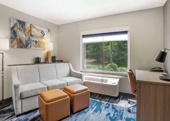 Comfort Suites At WestGate Mall hotel thumbnail 7