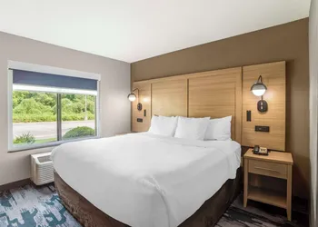 Comfort Suites At WestGate Mall hotel thumbnail 8