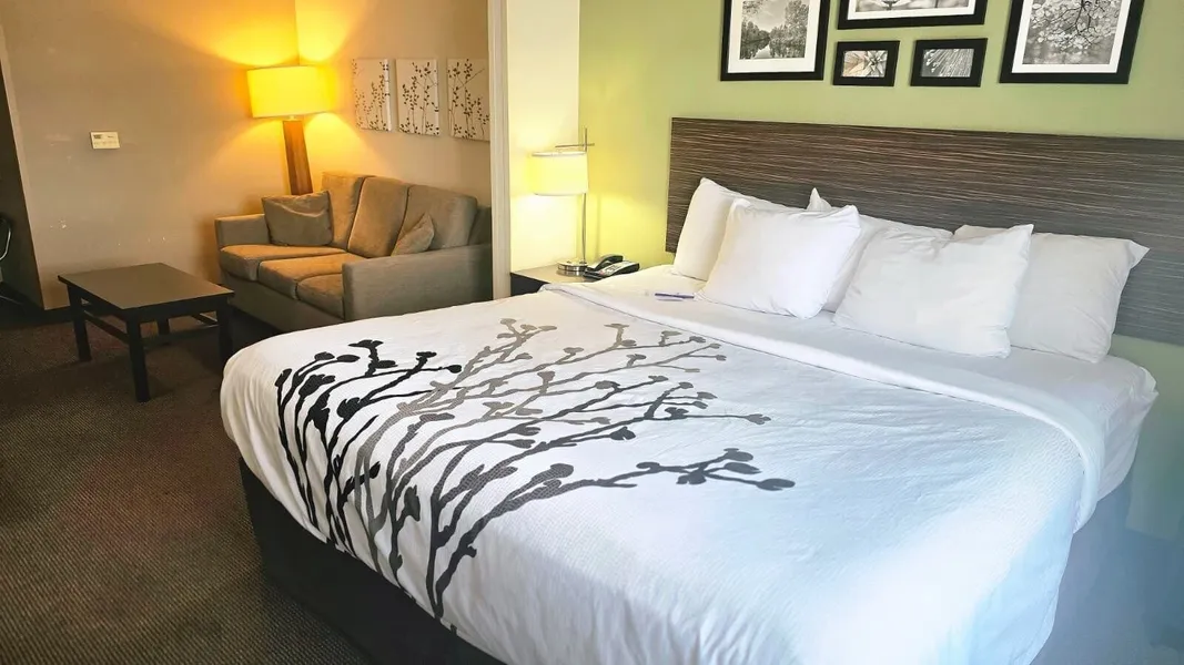 Express Inn & Suites hotel detail image 6